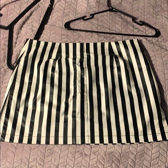Plus Sized Faux Leather Stripe Skirt - Picture 6 of 7